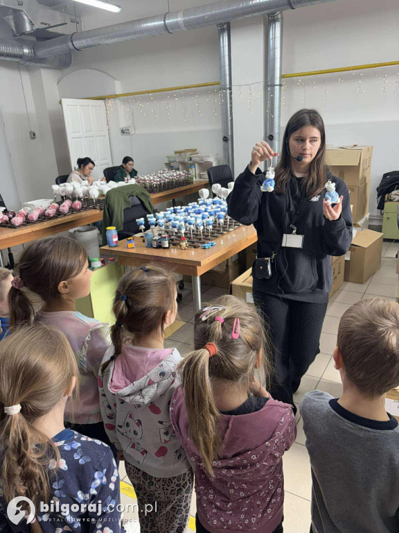 Jak powstają bombki? Wycieczka przedszkolaków z Biłgoraja