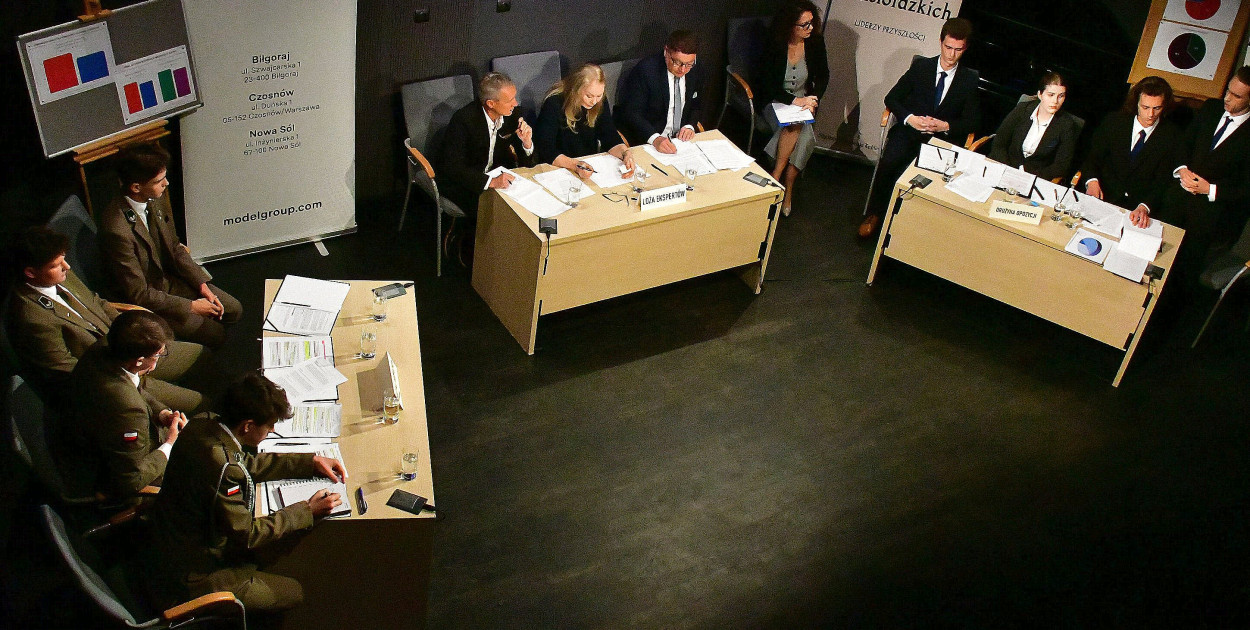 Bitwa na argumenty w BCK: Biłgorajskie uczniowie rozpoczęli mistrzostwa