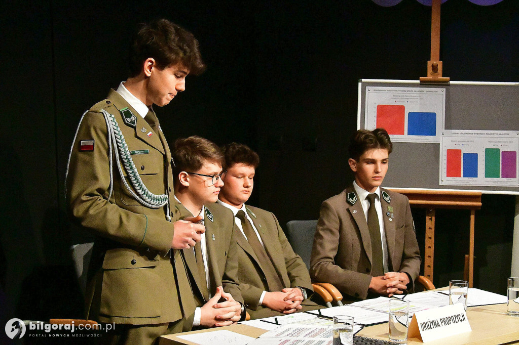 Bitwa na argumenty w BCK: Biłgorajskie uczniowie rozpoczęli mistrzostwa