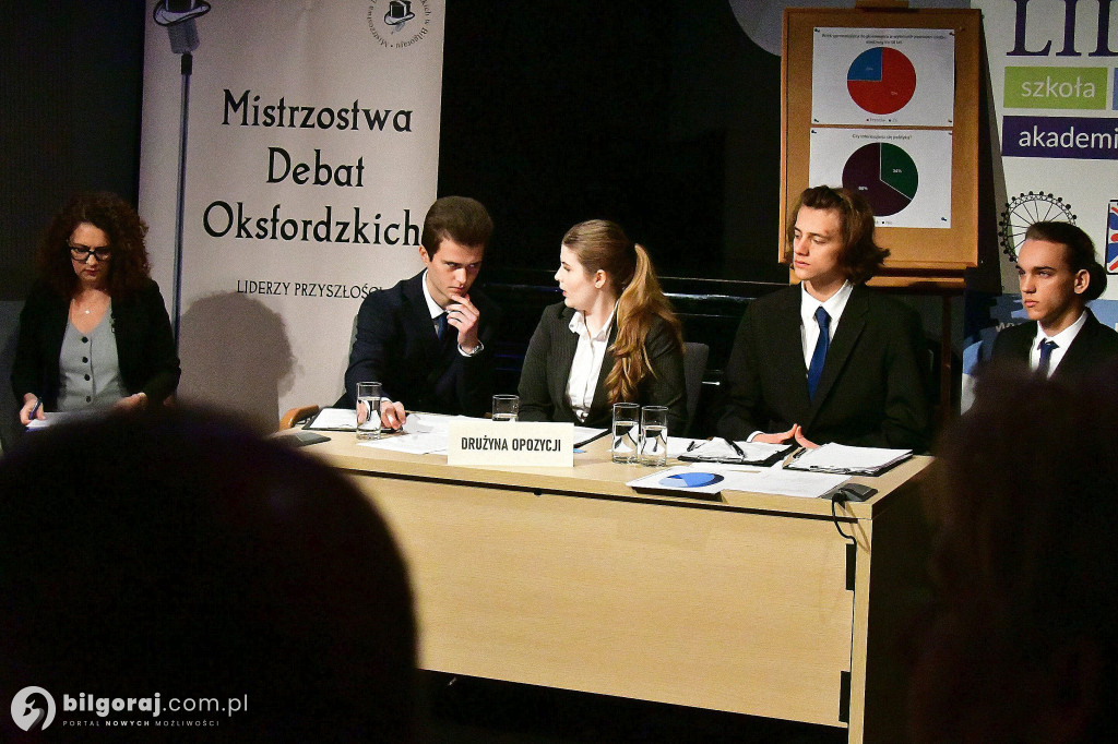 Bitwa na argumenty w BCK: Biłgorajskie uczniowie rozpoczęli mistrzostwa
