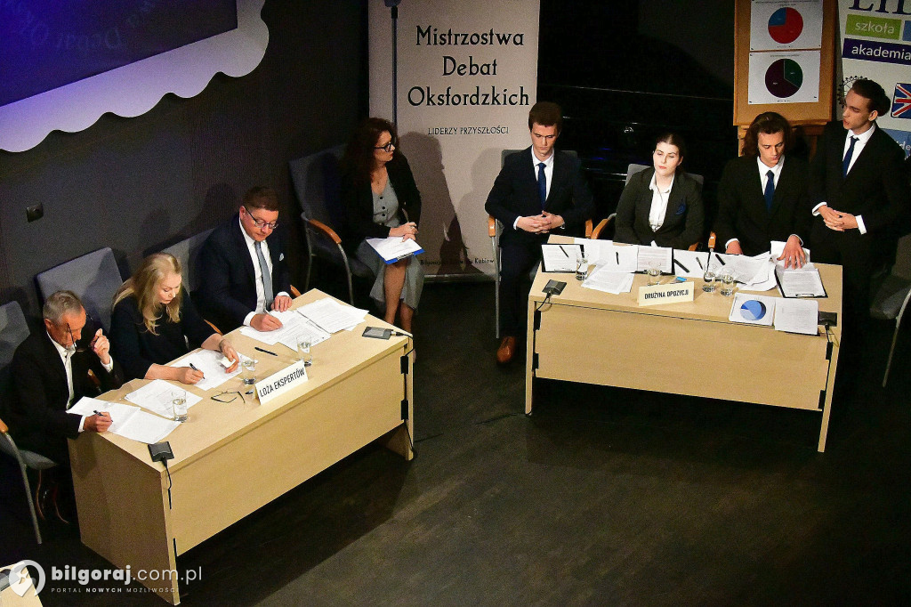 Bitwa na argumenty w BCK: Biłgorajskie uczniowie rozpoczęli mistrzostwa