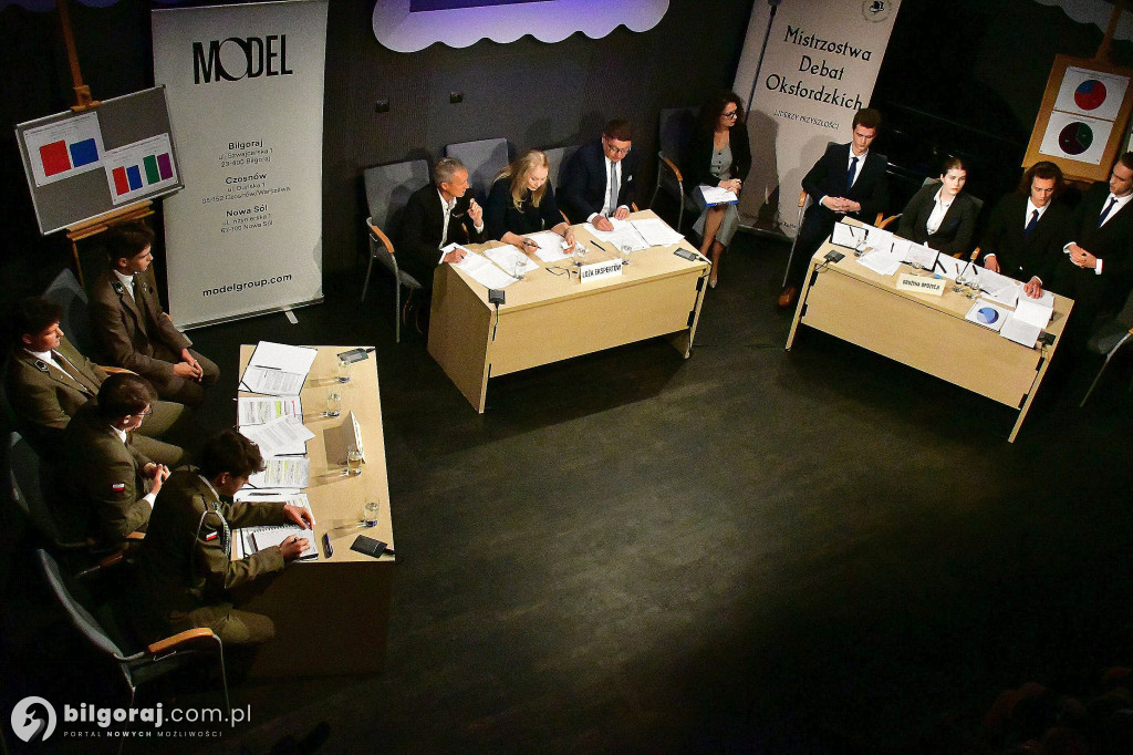 Bitwa na argumenty w BCK: Biłgorajskie uczniowie rozpoczęli mistrzostwa