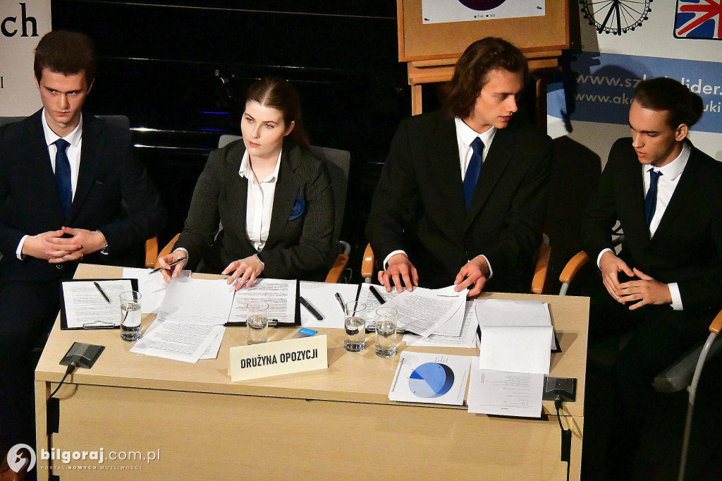 Bitwa na argumenty w BCK: Biłgorajskie uczniowie rozpoczęli mistrzostwa