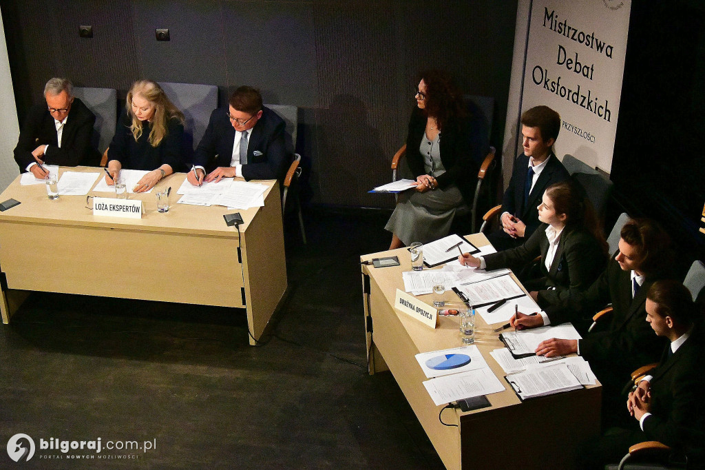 Bitwa na argumenty w BCK: Biłgorajskie uczniowie rozpoczęli mistrzostwa