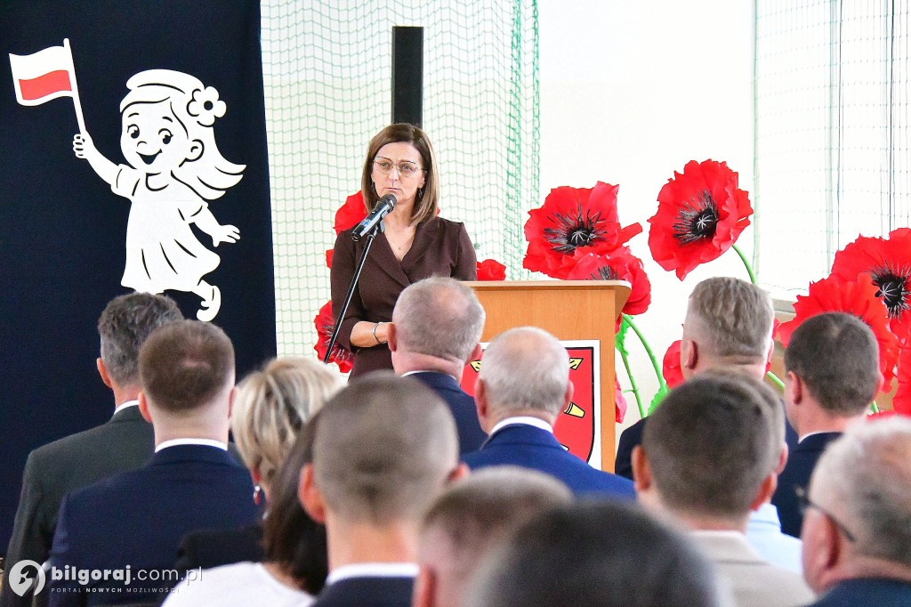 Biszcza. Szkoła do hymnu - śpiewali wszyscy