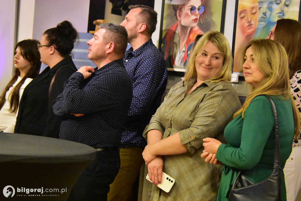 Dwie wizje człowieka: Wernisaż malarstwa Moniki Szabat i Alicji Naklickiej