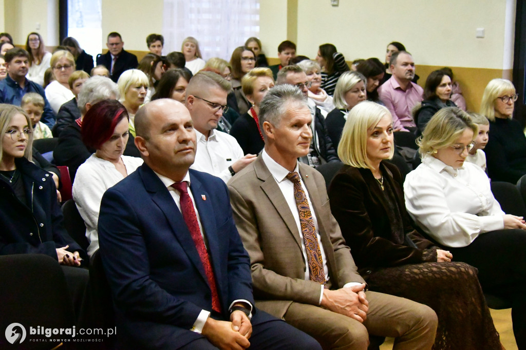 Pieśń łączy pokolenia: Mieszkańcy gm. Potok Górny śpiewali dla Niepodległej