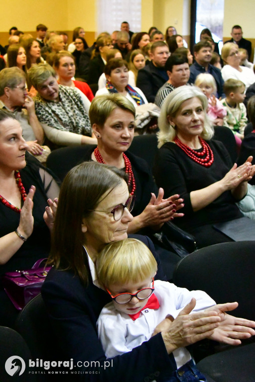 Pieśń łączy pokolenia: Mieszkańcy gm. Potok Górny śpiewali dla Niepodległej