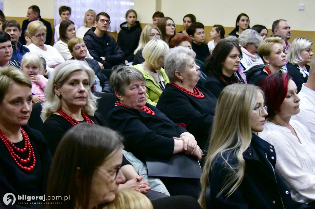 Pieśń łączy pokolenia: Mieszkańcy gm. Potok Górny śpiewali dla Niepodległej