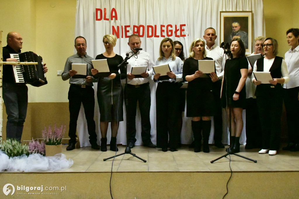 Pieśń łączy pokolenia: Mieszkańcy gm. Potok Górny śpiewali dla Niepodległej