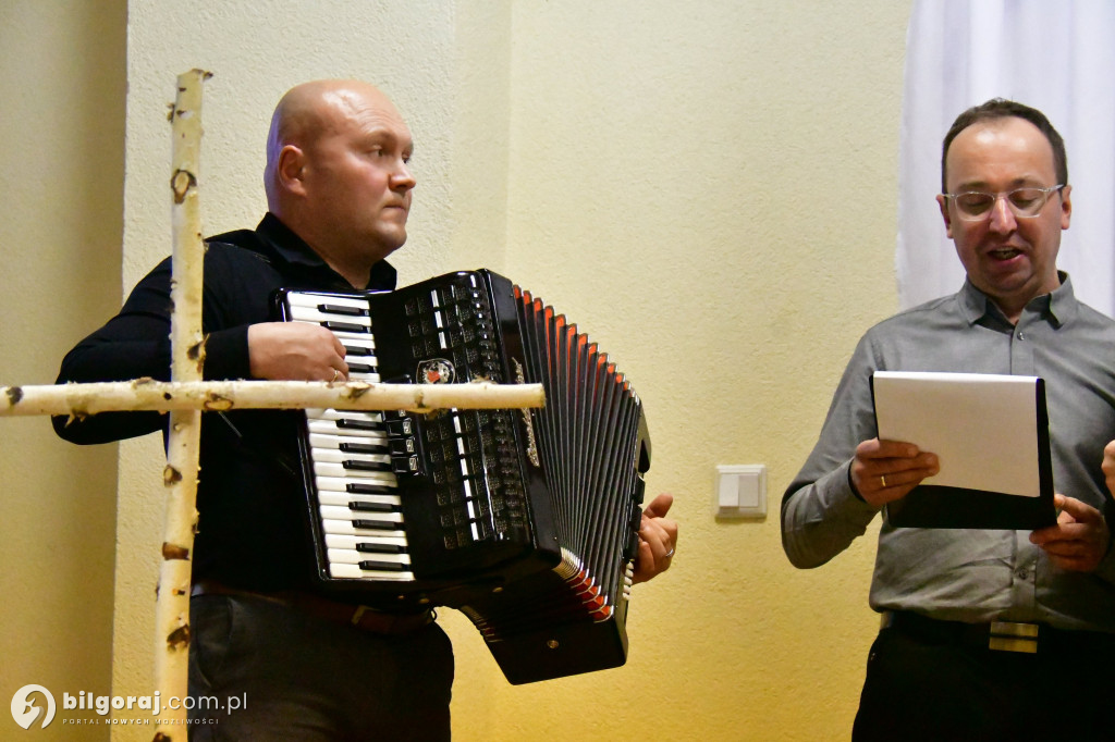 Pieśń łączy pokolenia: Mieszkańcy gm. Potok Górny śpiewali dla Niepodległej