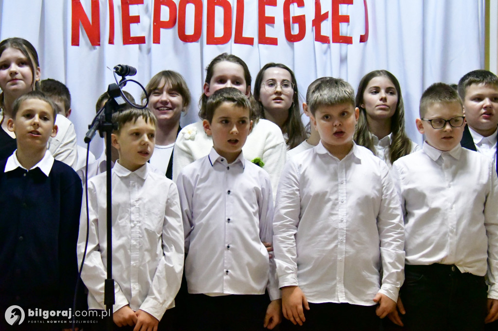 Pieśń łączy pokolenia: Mieszkańcy gm. Potok Górny śpiewali dla Niepodległej