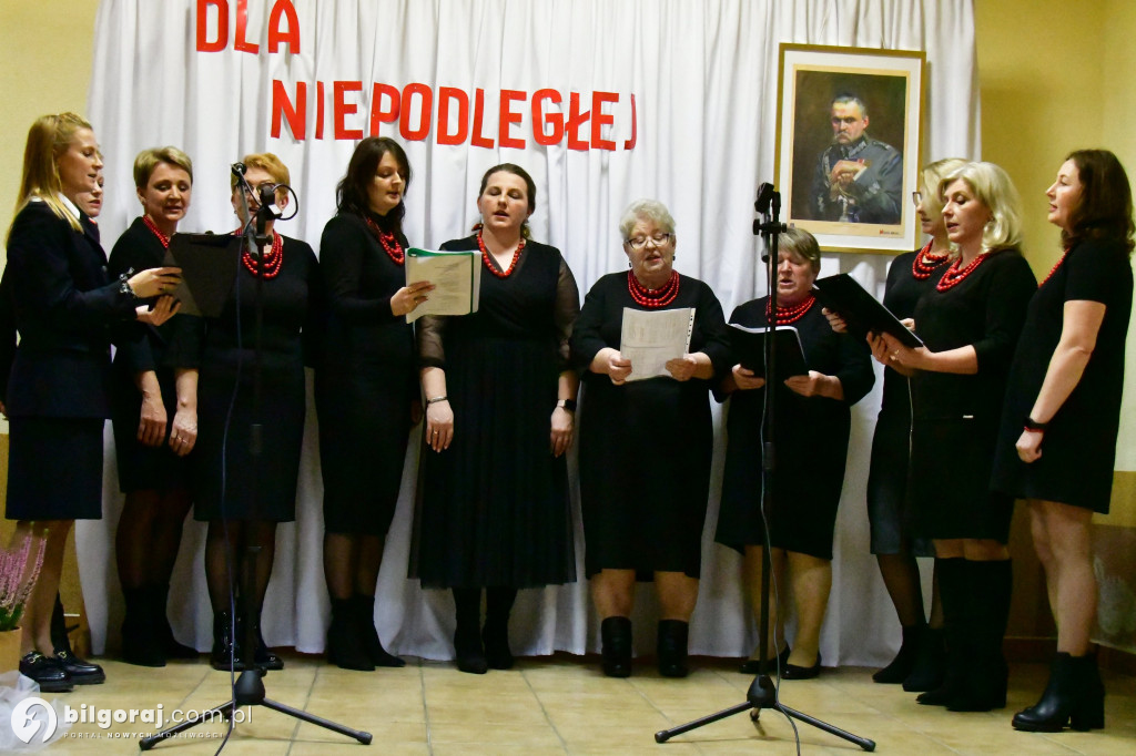 Pieśń łączy pokolenia: Mieszkańcy gm. Potok Górny śpiewali dla Niepodległej