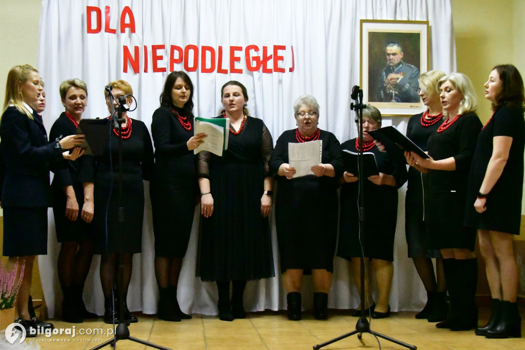 Pieśń łączy pokolenia: Mieszkańcy gm. Potok Górny śpiewali dla Niepodległej