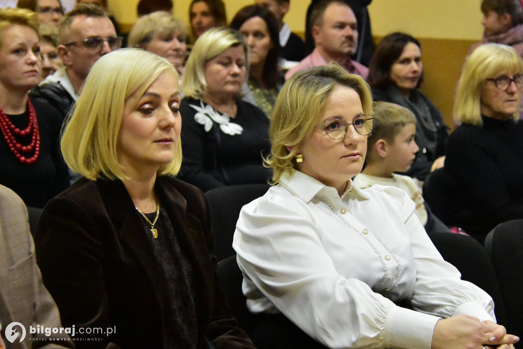 Pieśń łączy pokolenia: Mieszkańcy gm. Potok Górny śpiewali dla Niepodległej