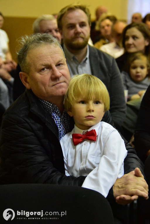 Pieśń łączy pokolenia: Mieszkańcy gm. Potok Górny śpiewali dla Niepodległej