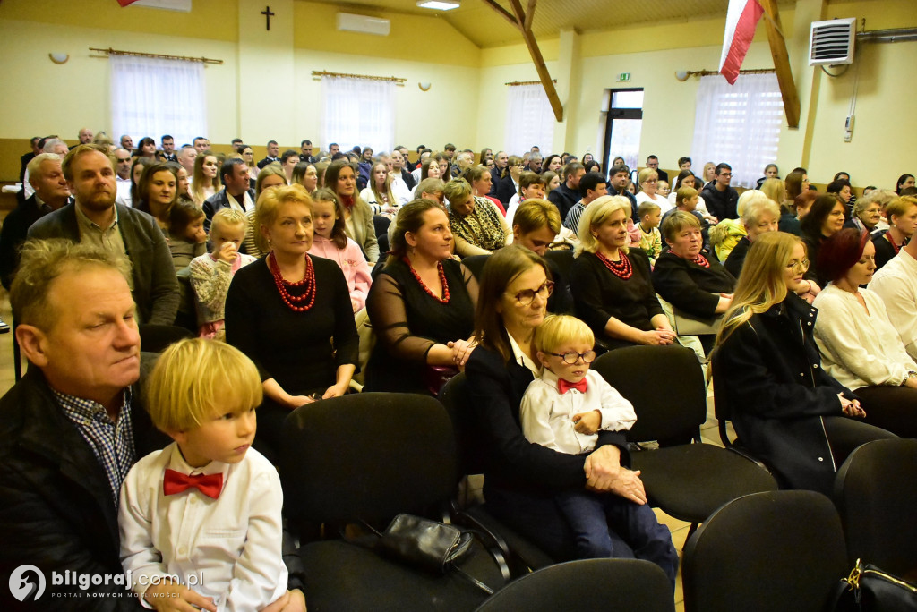 Pieśń łączy pokolenia: Mieszkańcy gm. Potok Górny śpiewali dla Niepodległej