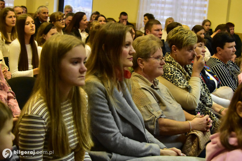 Pieśń łączy pokolenia: Mieszkańcy gm. Potok Górny śpiewali dla Niepodległej