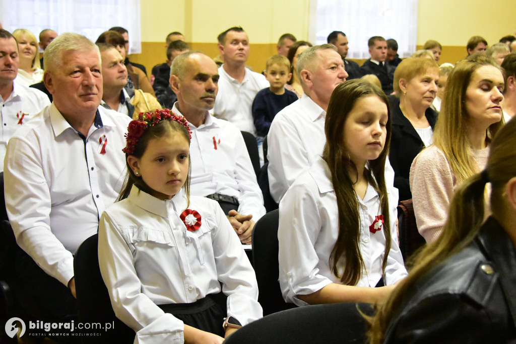 Pieśń łączy pokolenia: Mieszkańcy gm. Potok Górny śpiewali dla Niepodległej