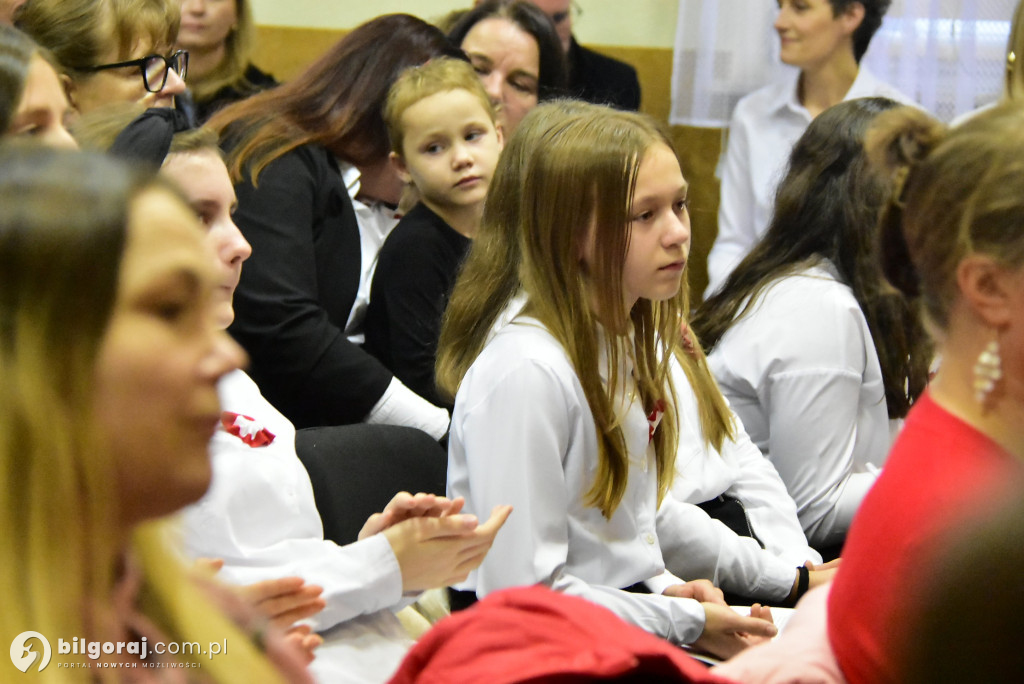 Pieśń łączy pokolenia: Mieszkańcy gm. Potok Górny śpiewali dla Niepodległej