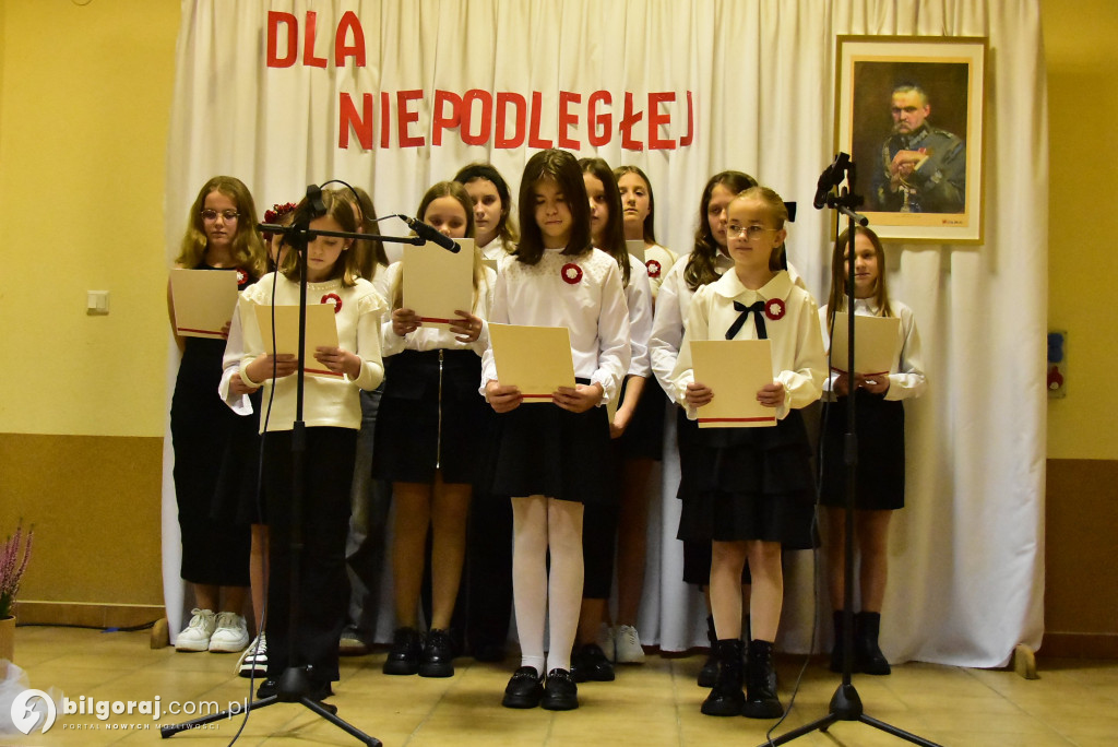 Pieśń łączy pokolenia: Mieszkańcy gm. Potok Górny śpiewali dla Niepodległej