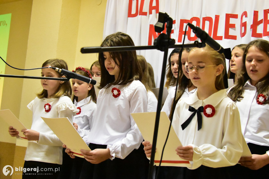 Pieśń łączy pokolenia: Mieszkańcy gm. Potok Górny śpiewali dla Niepodległej