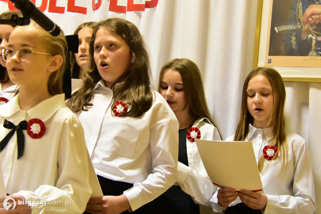 Pieśń łączy pokolenia: Mieszkańcy gm. Potok Górny śpiewali dla Niepodległej