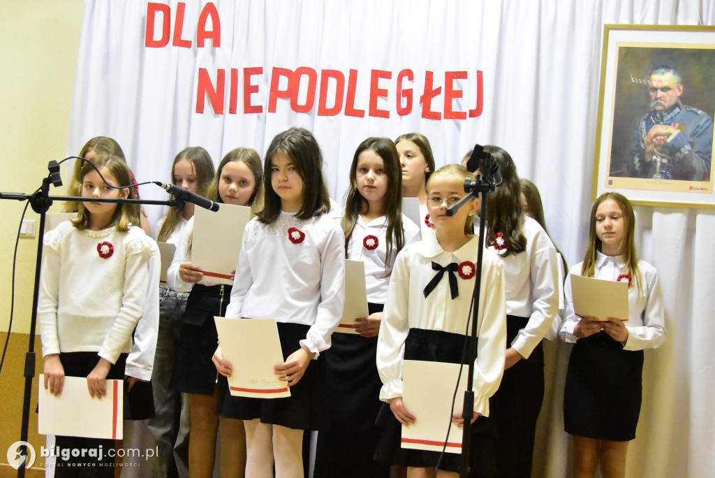 Pieśń łączy pokolenia: Mieszkańcy gm. Potok Górny śpiewali dla Niepodległej