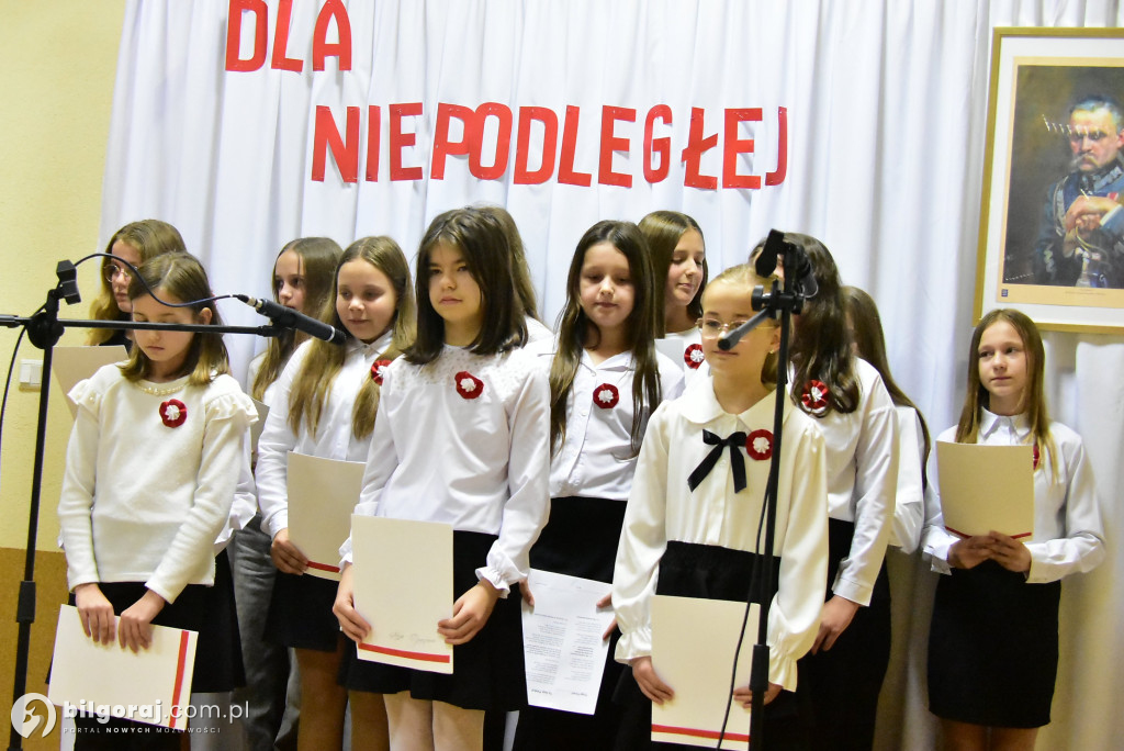 Pieśń łączy pokolenia: Mieszkańcy gm. Potok Górny śpiewali dla Niepodległej