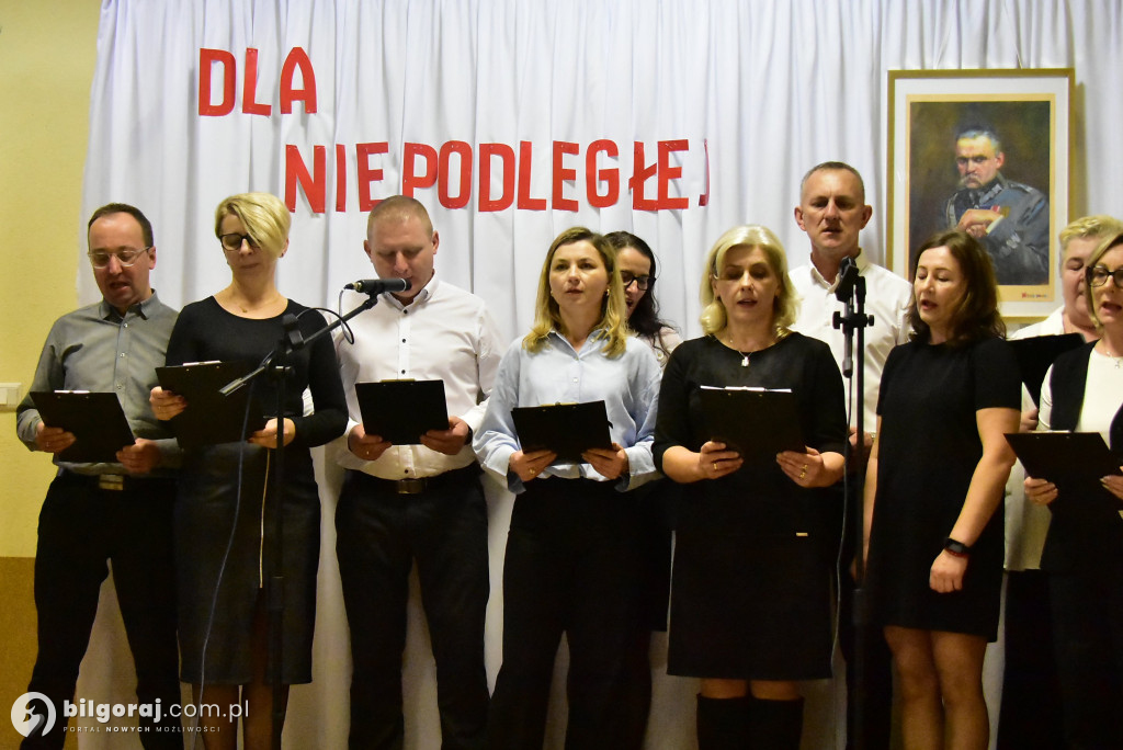 Pieśń łączy pokolenia: Mieszkańcy gm. Potok Górny śpiewali dla Niepodległej