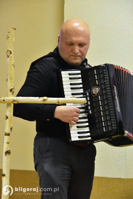 Pieśń łączy pokolenia: Mieszkańcy gm. Potok Górny śpiewali dla Niepodległej