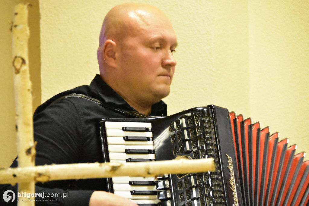 Pieśń łączy pokolenia: Mieszkańcy gm. Potok Górny śpiewali dla Niepodległej