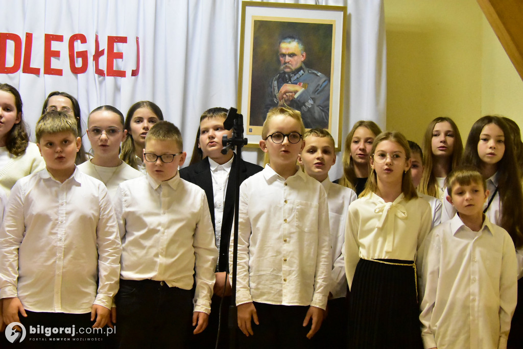 Pieśń łączy pokolenia: Mieszkańcy gm. Potok Górny śpiewali dla Niepodległej