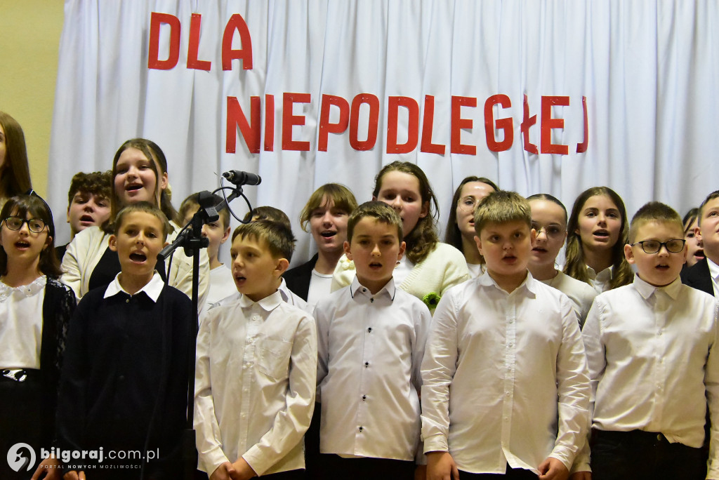 Pieśń łączy pokolenia: Mieszkańcy gm. Potok Górny śpiewali dla Niepodległej