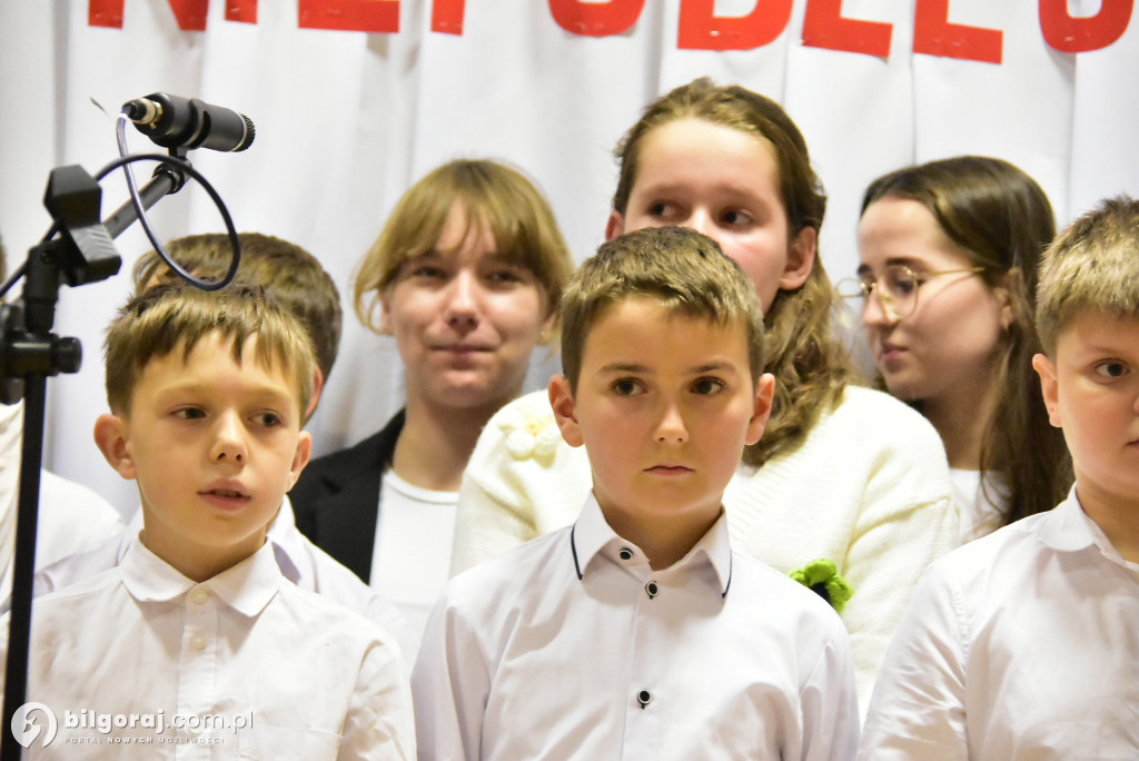 Pieśń łączy pokolenia: Mieszkańcy gm. Potok Górny śpiewali dla Niepodległej