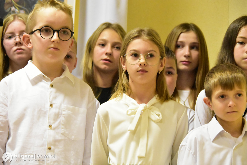 Pieśń łączy pokolenia: Mieszkańcy gm. Potok Górny śpiewali dla Niepodległej