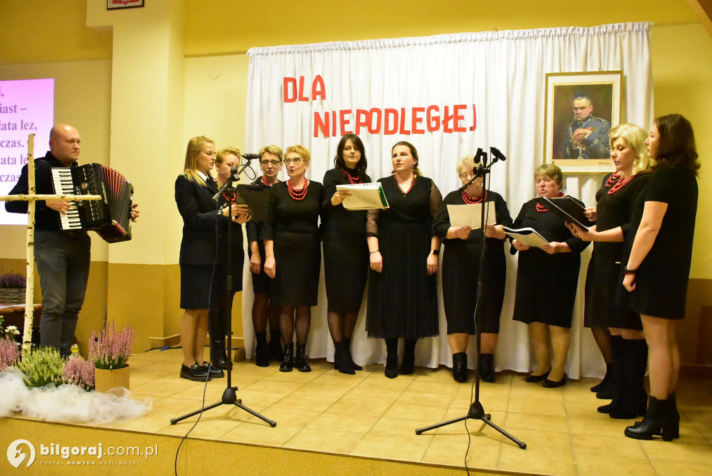Pieśń łączy pokolenia: Mieszkańcy gm. Potok Górny śpiewali dla Niepodległej