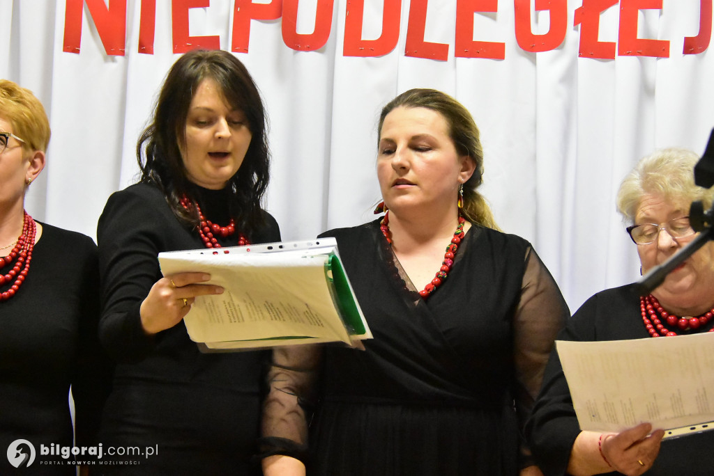Pieśń łączy pokolenia: Mieszkańcy gm. Potok Górny śpiewali dla Niepodległej