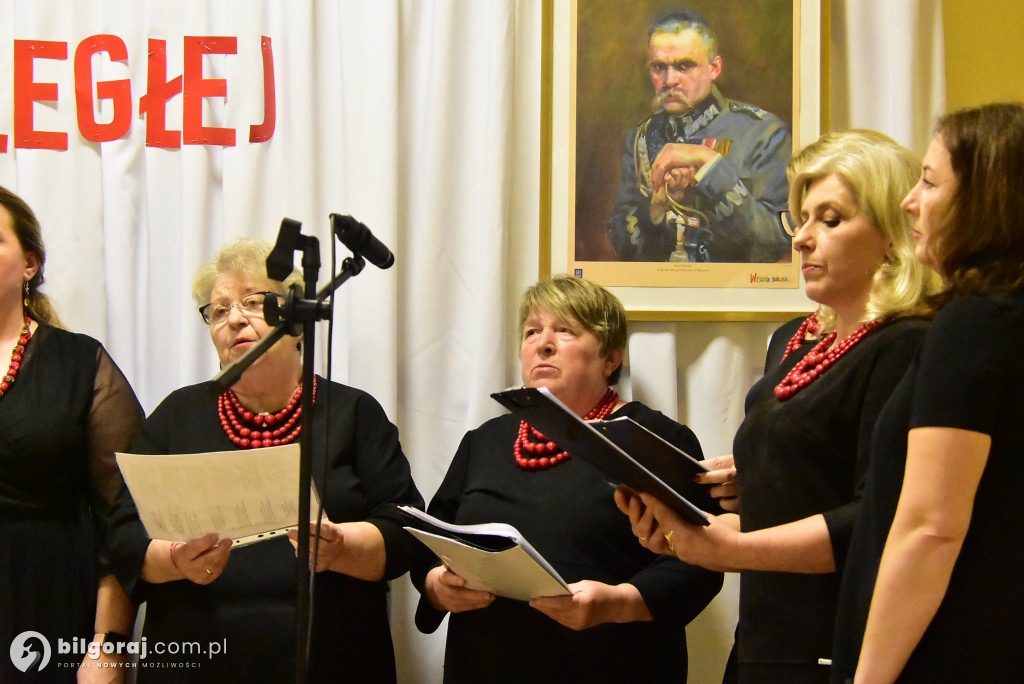 Pieśń łączy pokolenia: Mieszkańcy gm. Potok Górny śpiewali dla Niepodległej