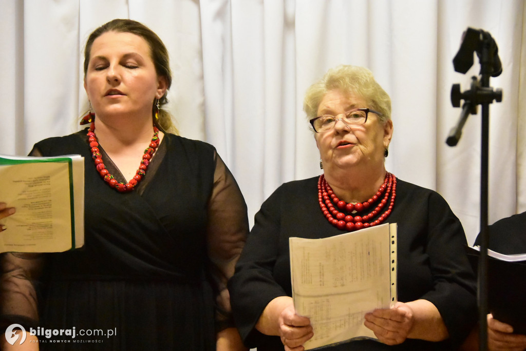 Pieśń łączy pokolenia: Mieszkańcy gm. Potok Górny śpiewali dla Niepodległej