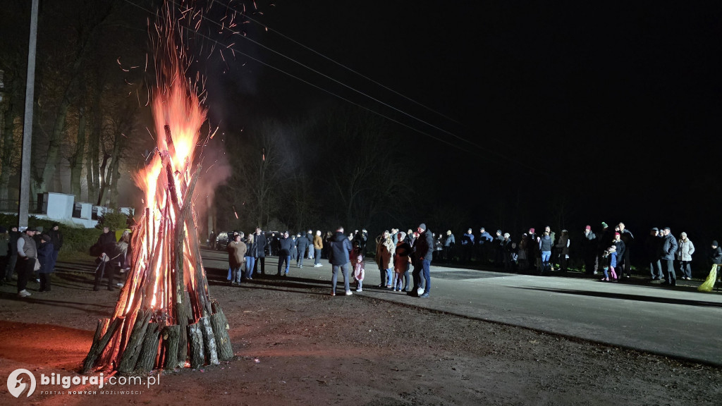 Goraj uczcił 107. rocznicę Odzyskania Niepodległości śpiewem i ogniskiem