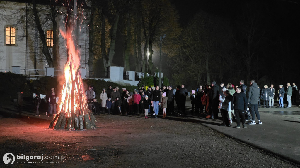 Goraj uczcił 107. rocznicę Odzyskania Niepodległości śpiewem i ogniskiem