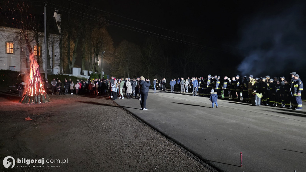 Goraj uczcił 107. rocznicę Odzyskania Niepodległości śpiewem i ogniskiem