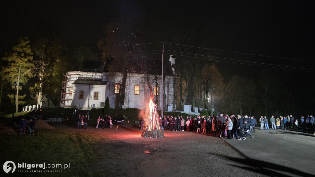 Goraj uczcił 107. rocznicę Odzyskania Niepodległości śpiewem i ogniskiem