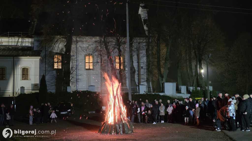 Goraj uczcił 107. rocznicę Odzyskania Niepodległości śpiewem i ogniskiem