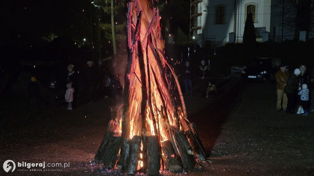 Goraj uczcił 107. rocznicę Odzyskania Niepodległości śpiewem i ogniskiem