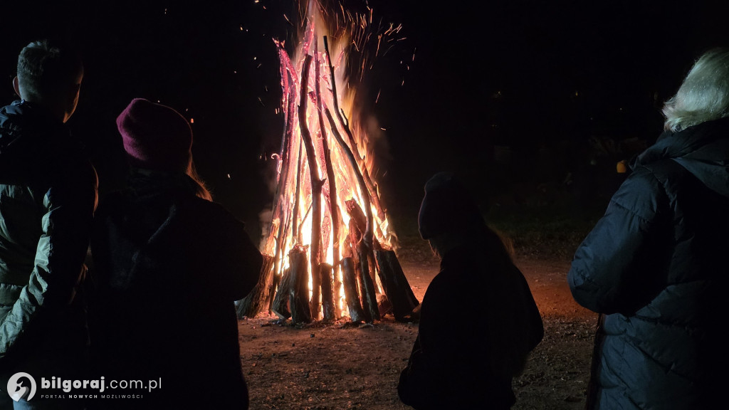 Goraj uczcił 107. rocznicę Odzyskania Niepodległości śpiewem i ogniskiem