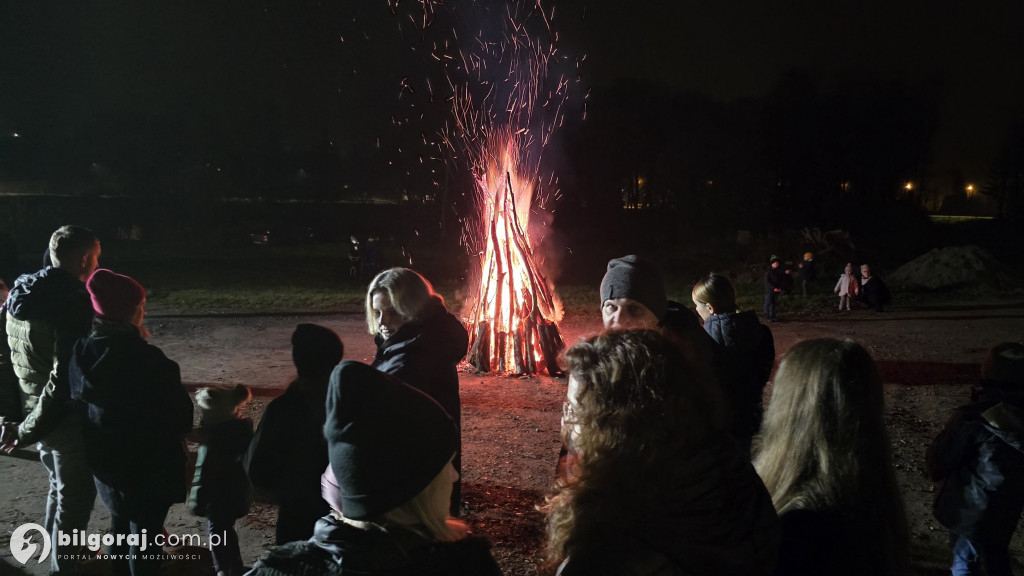 Goraj uczcił 107. rocznicę Odzyskania Niepodległości śpiewem i ogniskiem