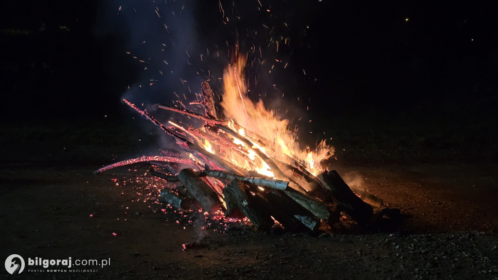 Goraj uczcił 107. rocznicę Odzyskania Niepodległości śpiewem i ogniskiem