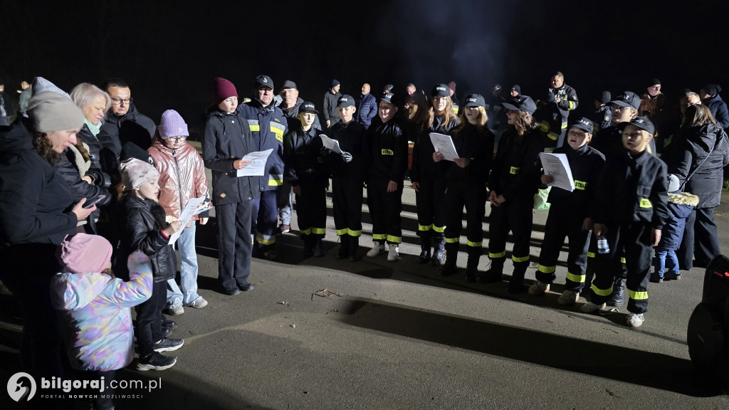 Goraj uczcił 107. rocznicę Odzyskania Niepodległości śpiewem i ogniskiem